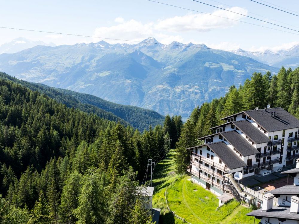 Hotel - Printemps [205] - Exterior